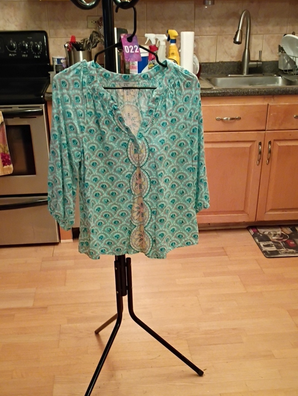 crown & ivy Teal Fan-Print Split-Neck Blouse